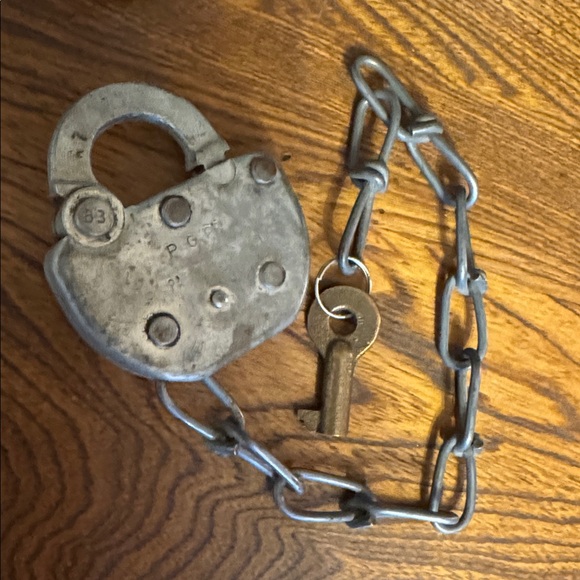 VTG Adlake Pennsylvania Central Railroad (PCRR) Padlock with Chain and Key - Picture 2 of 8